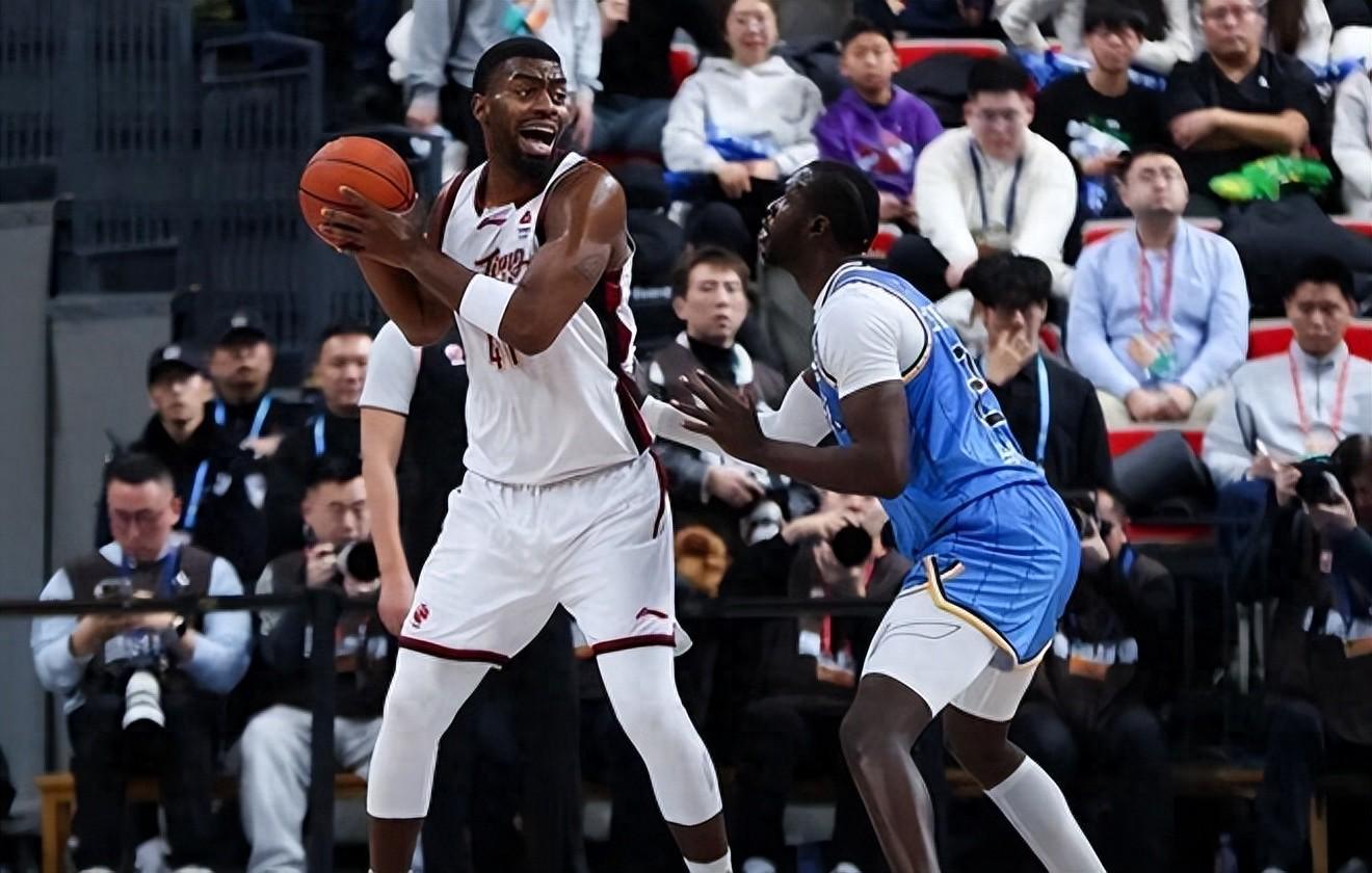 乐鱼官网-唉！3大投手3分16中2，频频打铁输北京，球迷：平时训练在干什么?