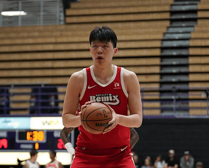 体育娱乐-杨瀚森31分8板！生涯最佳一战，湖人升西部第3，西部格局彻底改变