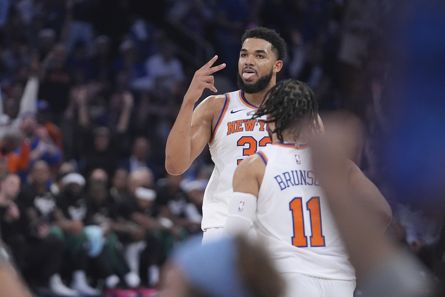 leyu-张佳玮：当下尼克斯像1辆配件齐全但慢热的车 勇士又是输人不输阵