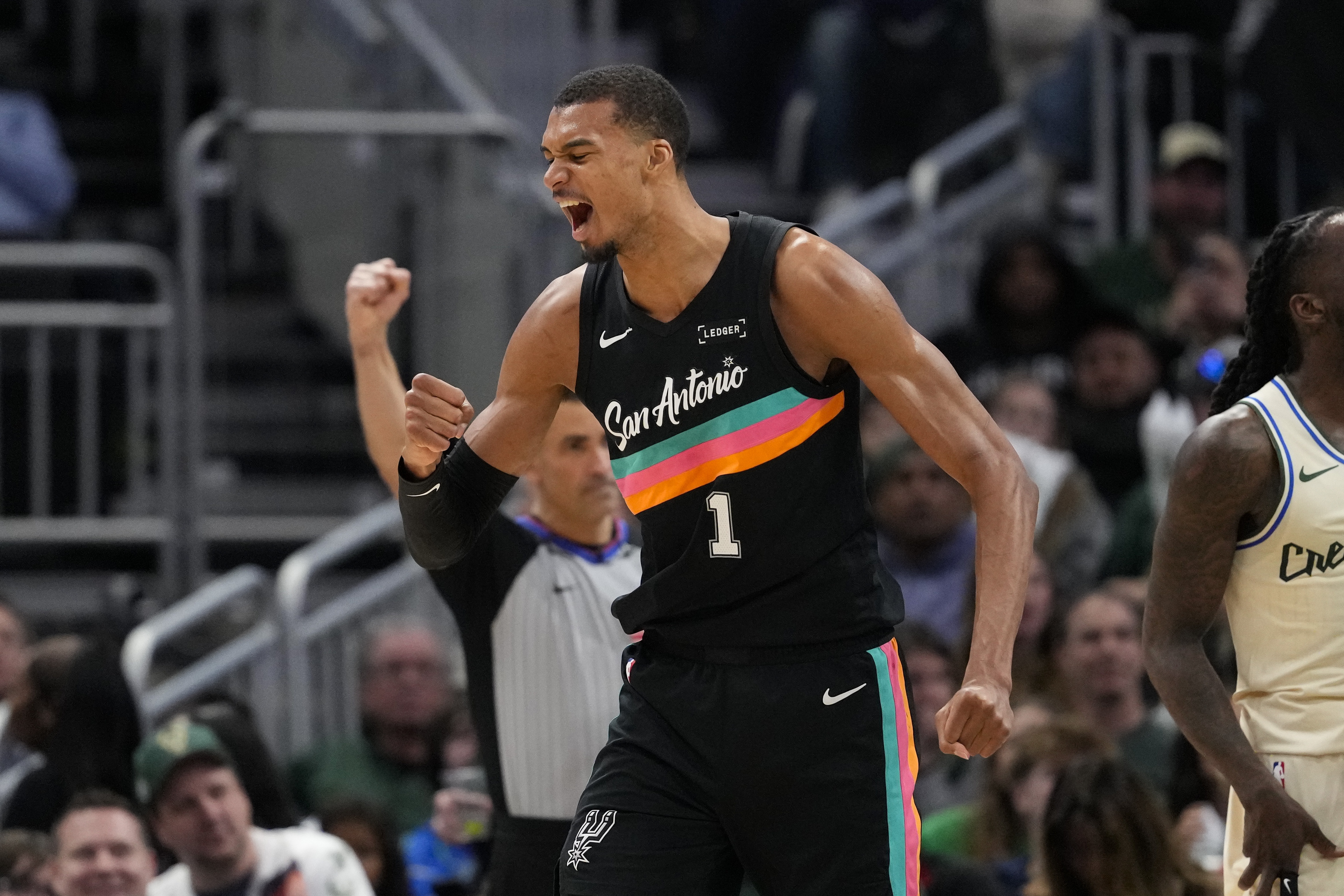 体育娱乐-皮尔斯：文班去年去了少林寺&amp;见了KG大梦克六 集齐了所有无限宝石